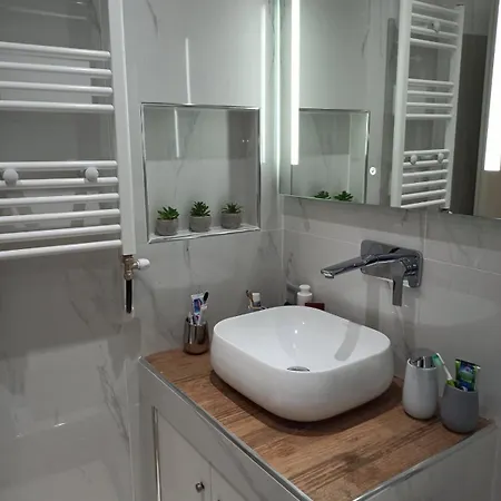 Center No1 Apartment